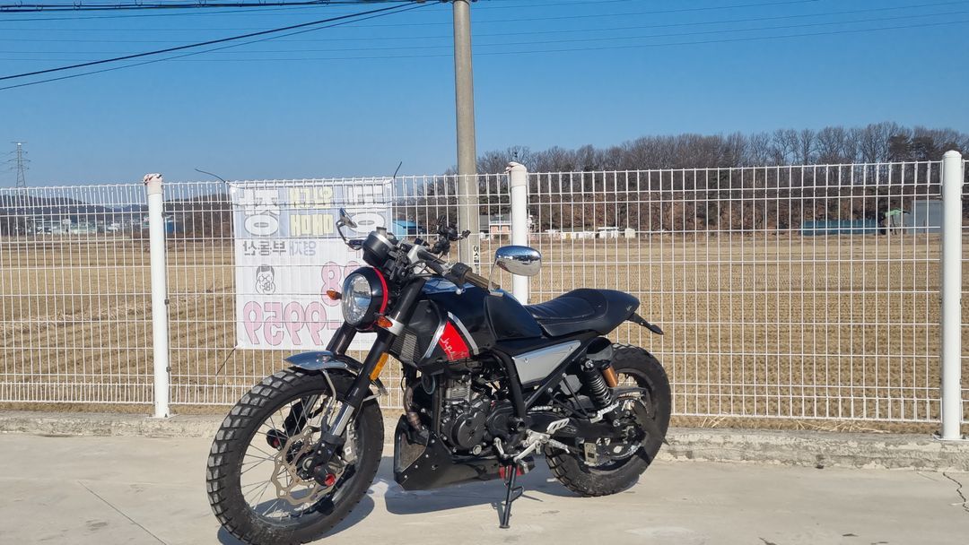 몬디알 힙스터 17년식/3천키로수/신차급/급매--2