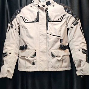 다이네즈 LADAKH 여성용 상하의 판매합니다