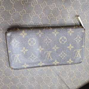루이비통 모노그램 지퍼 장지갑