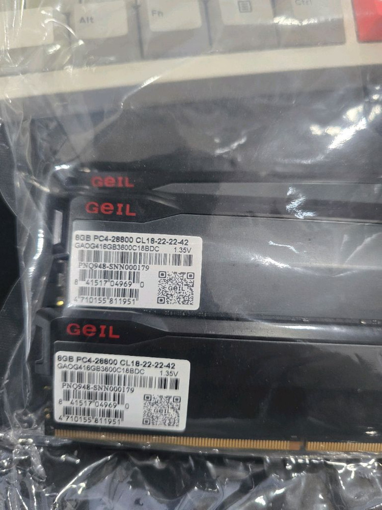 Geil DDR4 8G CL18 3600MHz 1.35v 튜닝램 2개--1