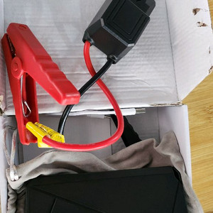 자동차 점프스타터 이미지