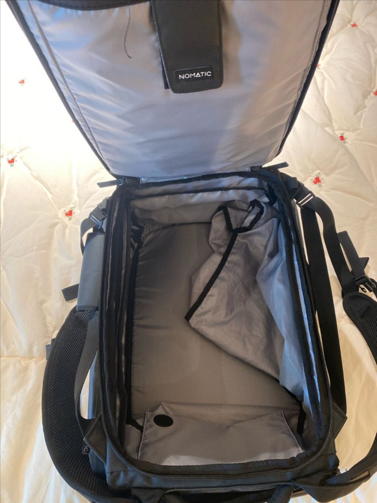 노매틱 트래블팩 백팩 40L 이미지