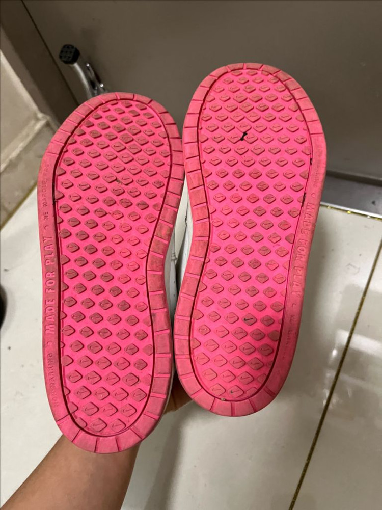 무료배송)여아 210사이즈 나이키운동화 이미지