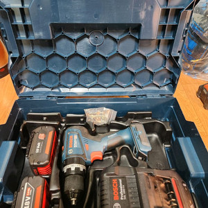 보쉬 GSB 18V-90 C 전문가용 드릴 드라이버 세트입니다 이미지