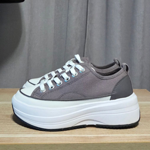 슈펜 슈탠다드 로우 키높이 스니커즈 230사이즈 새제품(노박스) 이미지