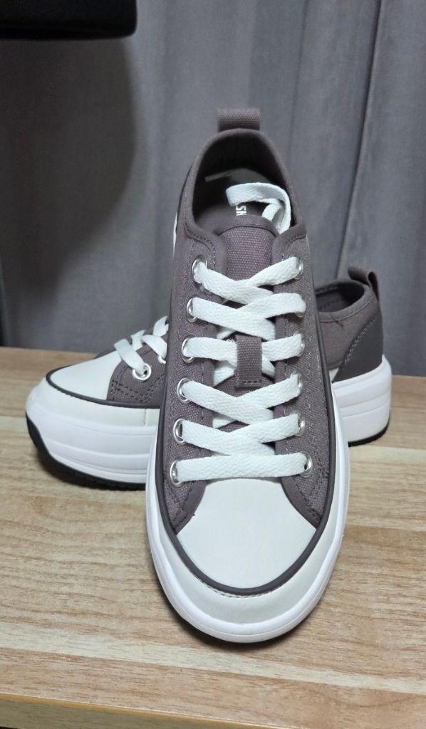 슈펜 슈탠다드 로우 키높이 스니커즈 230사이즈 새제품(노박스) 이미지