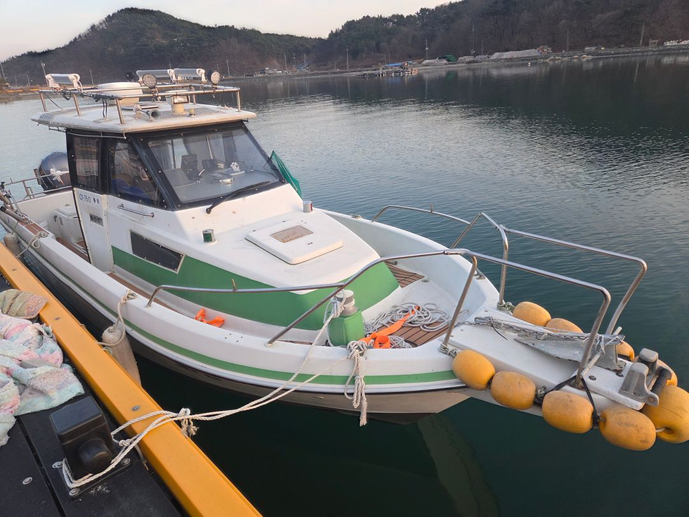 닛산CF760 중고 선외기 하우스보트 야마하 250마력 이미지