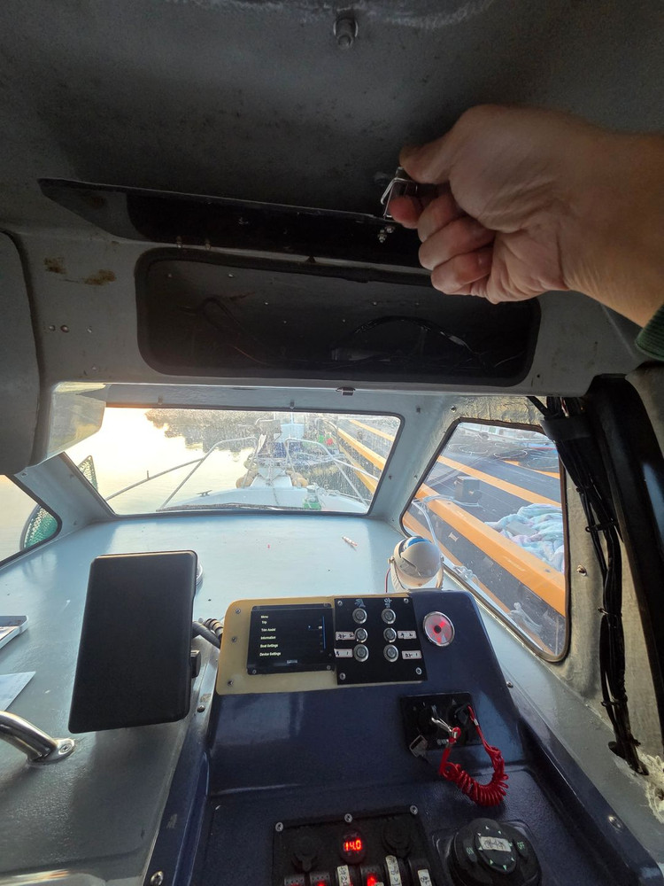 닛산CF760 중고 선외기 하우스보트 야마하 250마력 이미지