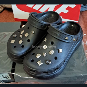 크록스플랫폼 정품240 m5w7해골지비츠포함 거의 새거