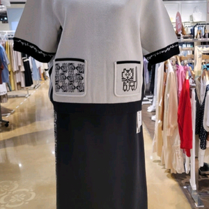 오즈세컨 한섬 픽셀 아트 니트