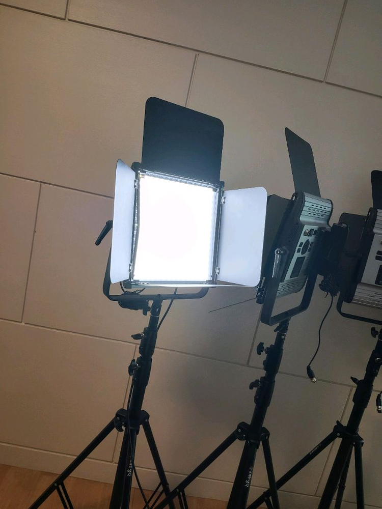 PHOISM IU-2000BI 사진 촬영용 LED 조명--1