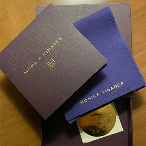 모니카비나더 D 이니셜 참 리사이클 18ct 옐로 골드 플레이트 버메일 스털링 실버 펜던트 목걸이(실버925/도금) 이미지