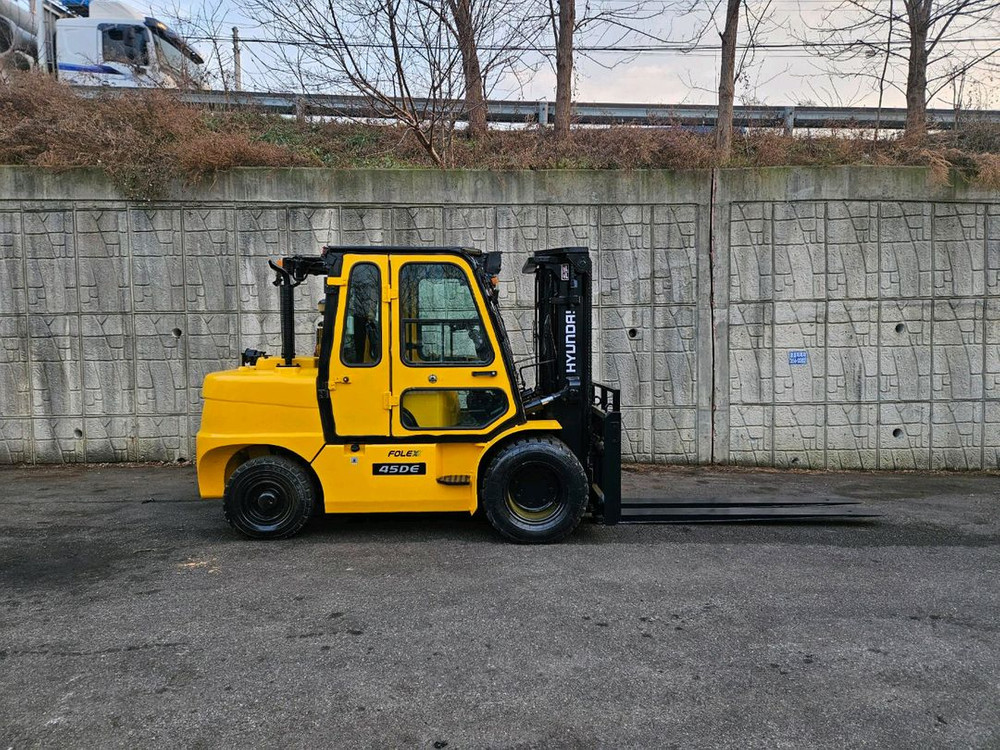 (중고지게차) 현대 포렉스 45DE 디젤 3단 4.5톤 지게차 (3단 듀얼마스트, 편개식자동발, 에어컨&히터, 캐빈 이미지