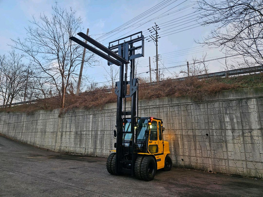 (중고지게차) 현대 포렉스 45DE 디젤 3단 4.5톤 지게차 (3단 듀얼마스트, 편개식자동발, 에어컨&히터, 캐빈 이미지