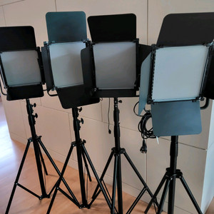 PHOISM IU-2000BI 촬영용 LED 조명 사진