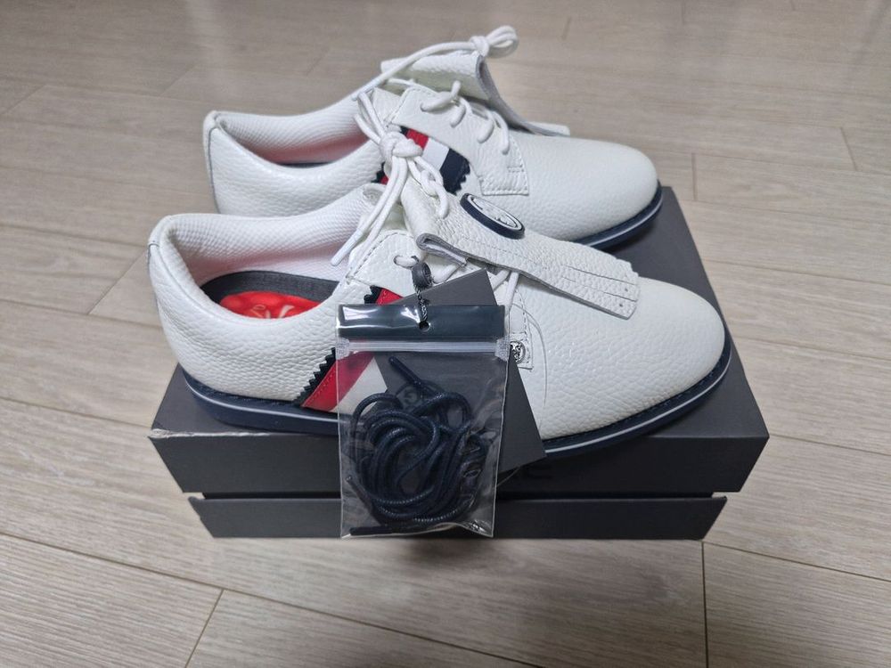 쿨거래시 15만9천택포! 미착용 새제품 정품 지포어 킬티 디스럽터 여성 골프화 화이트 235--1