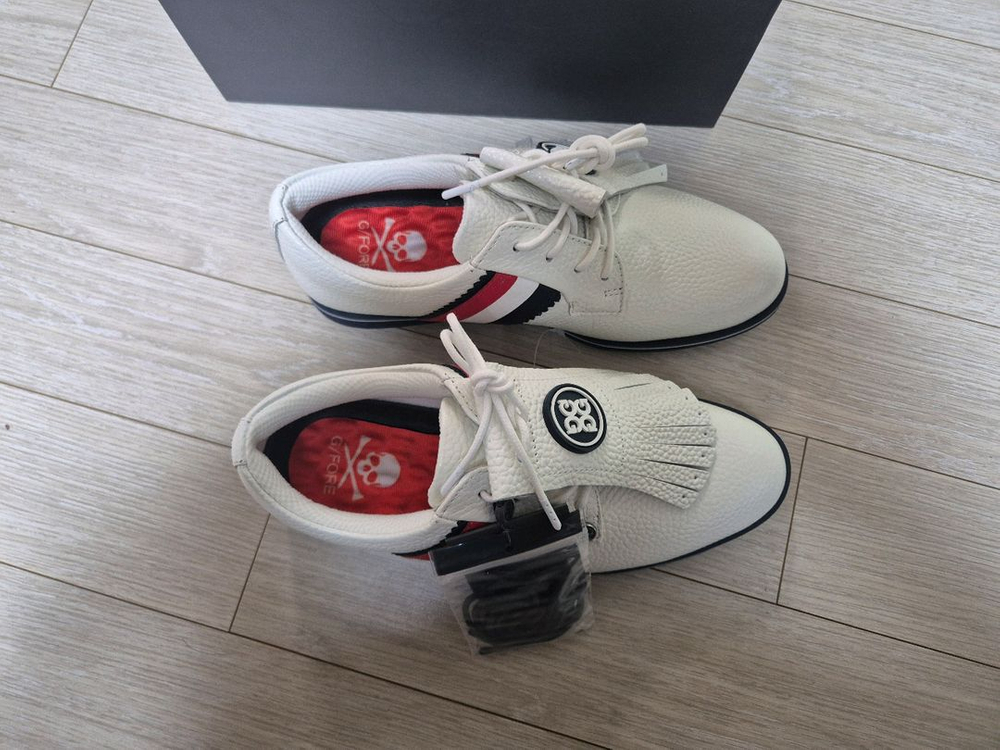 쿨거래시 15만9천택포! 미착용 새제품 정품 지포어 킬티 디스럽터 여성 골프화 화이트 235--3