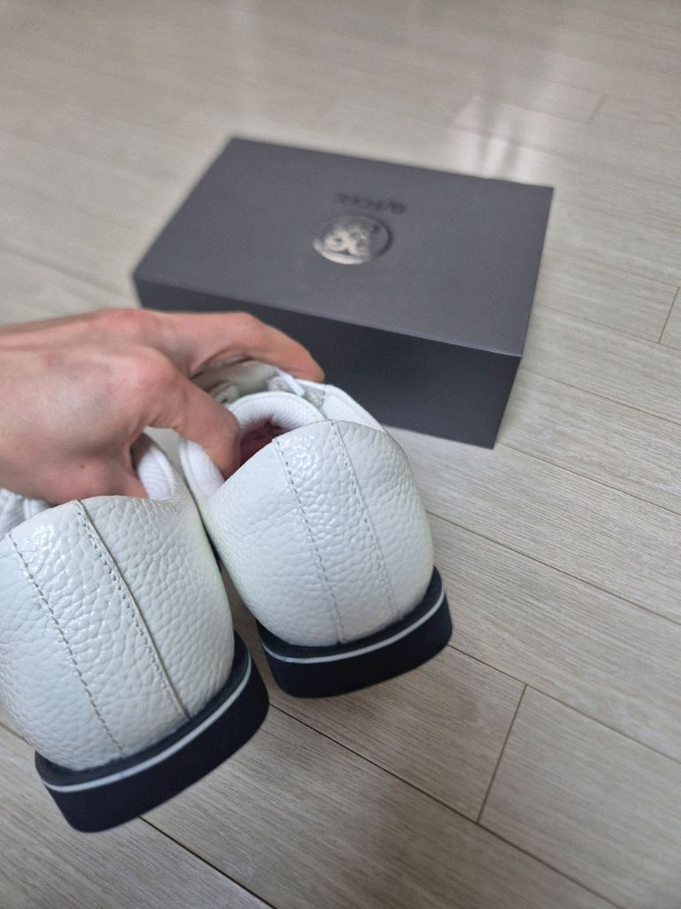 쿨거래시 15만9천택포! 미착용 새제품 정품 지포어 킬티 디스럽터 여성 골프화 화이트 235--4