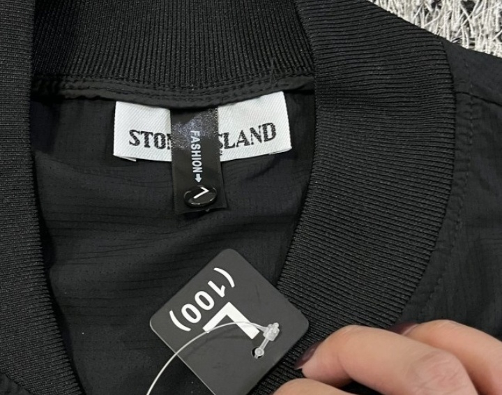 새상품급 스톤아일랜드 바람막이 자켓 100/L--2