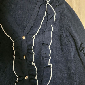 럭키슈에뜨 프릴 니트 가디건 Free size