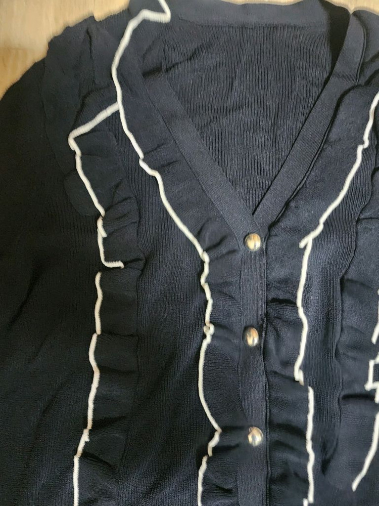 럭키슈에뜨 프릴 니트 가디건 Free size--1