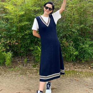 AND YOU 앤유 조이 슬리브리스 브이넥 니트 원피스