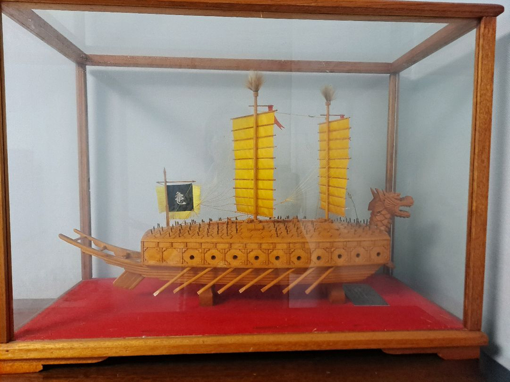 귀한 장식용 거북선 실제모습과똑같음--2