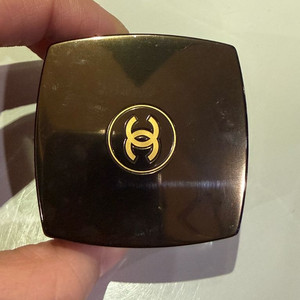 샤넬 수블리마지 르 꼬렉떼르 이으(아이컨실러)