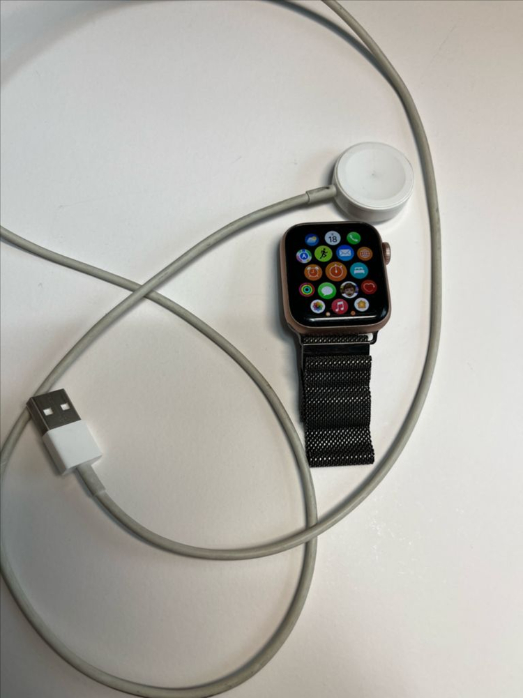 에플워치4 40mm + 밴드30개--1