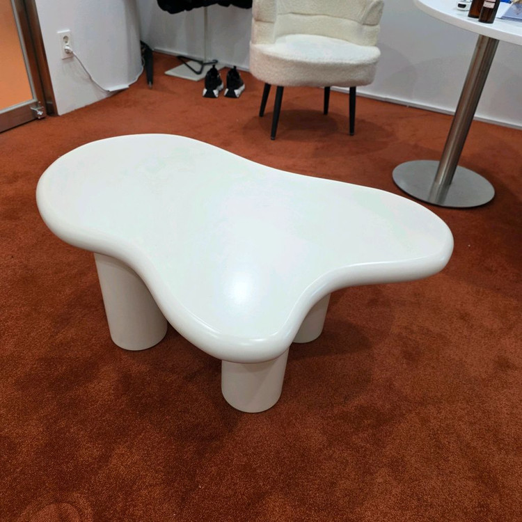 모던 디자인 테이블 이미지