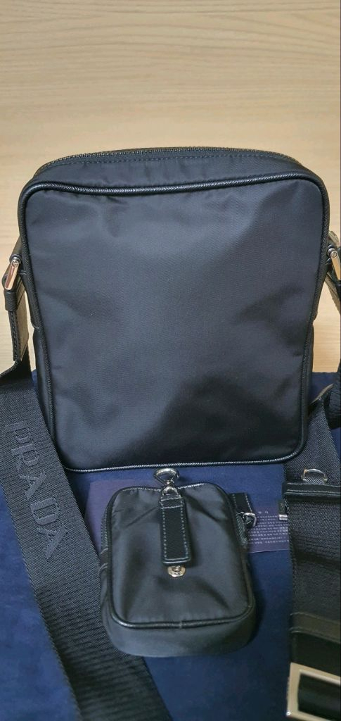 프라다 테수토 크로스백/메신저백 새상품급 정품(감정O)구찌프라다루이비통디올고야드샤넬셀린느보테가생로랑발렌시아가가방--2