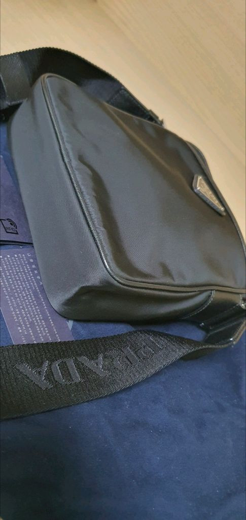 프라다 테수토 크로스백/메신저백 새상품급 정품(감정O)구찌프라다루이비통디올고야드샤넬셀린느보테가생로랑발렌시아가가방--6