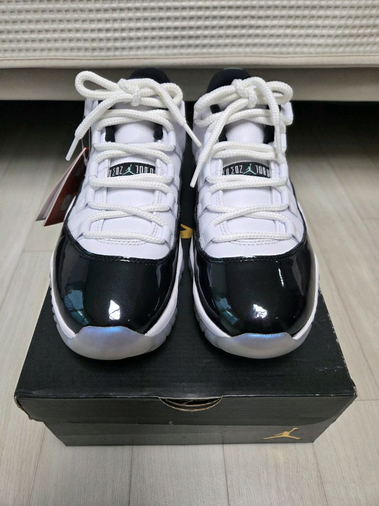 조던 11 레트로 로우 이리디센트 [255, 새상품]--1