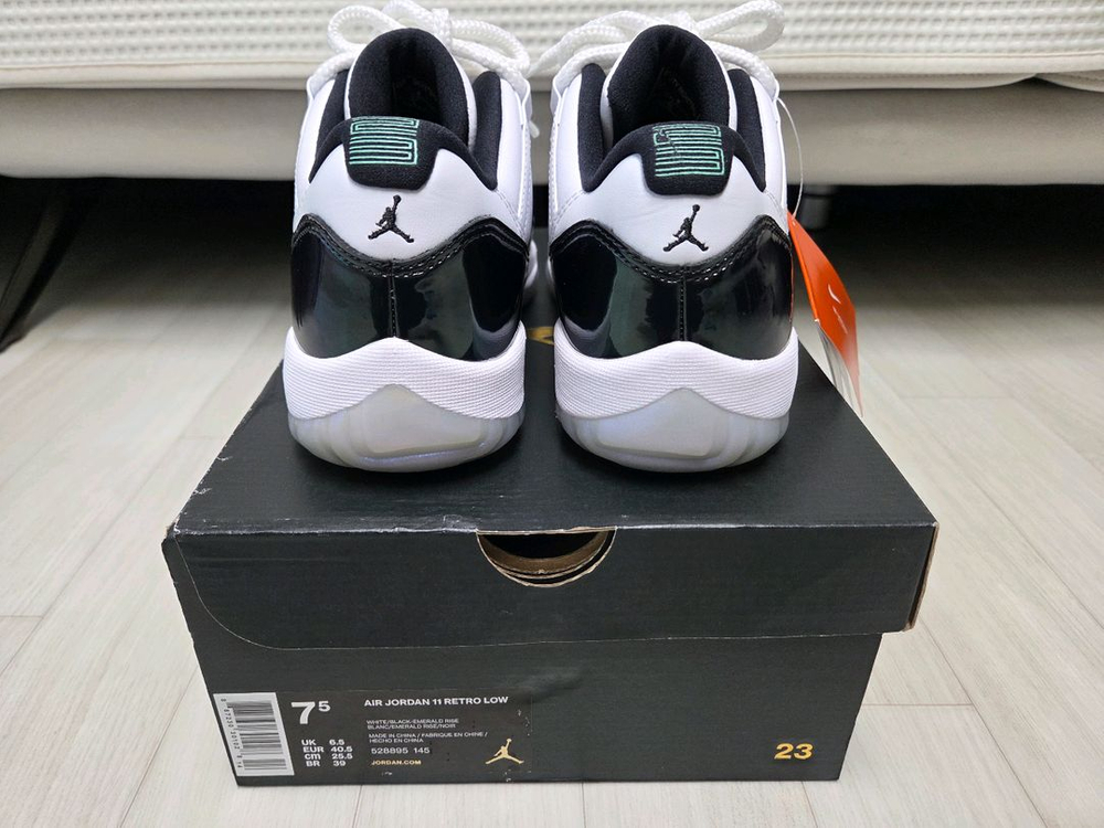 조던 11 레트로 로우 이리디센트 [255, 새상품]--3