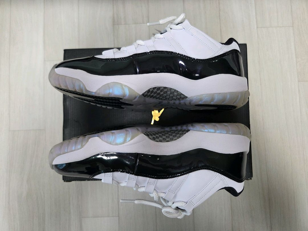 조던 11 레트로 로우 이리디센트 [255, 새상품]--5