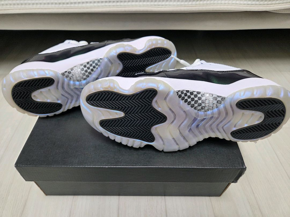 조던 11 레트로 로우 이리디센트 [255, 새상품]--6