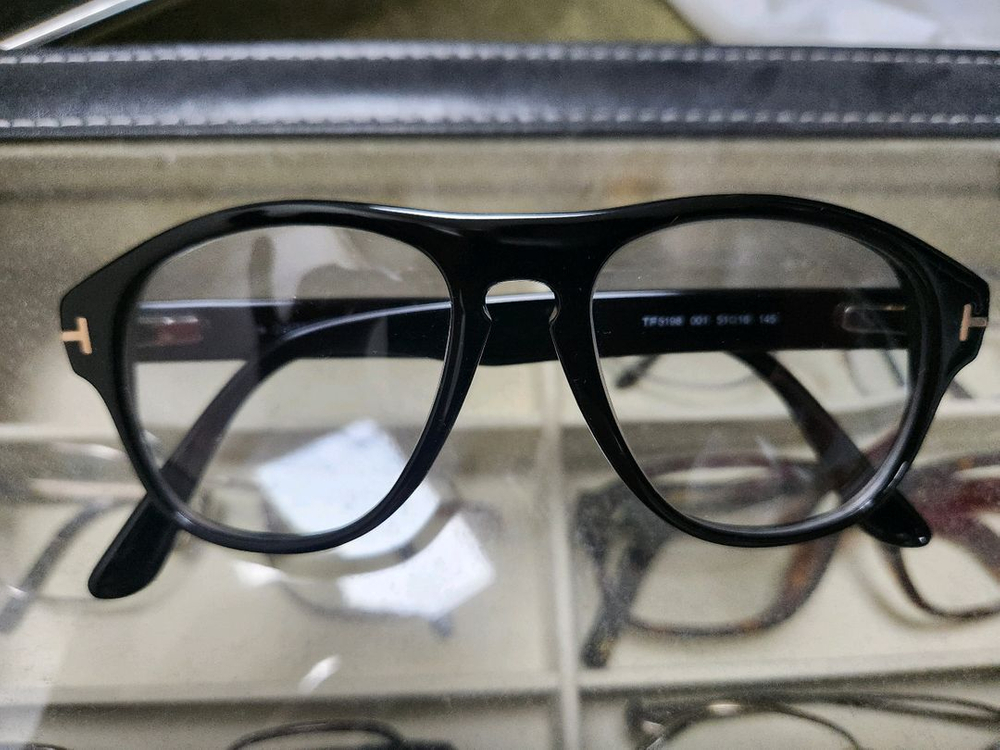 톰포드 브래드피트 안경 및 선글라스 유일매물 아카이브--1