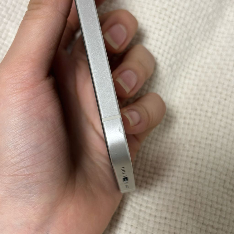 아이폰12 128GB 화이트 / 액정 깨짐 없음 이미지