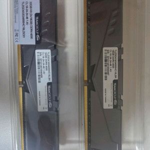 팀그룹 DDR4 불칸Z 16GB 4000hz 고성능 메모리 2개 세트 팝니다