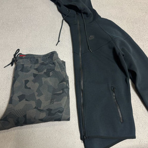 L 나이키 테크팩 블랙 후드집업 / 테크팩 카모플라쥬 팬츠