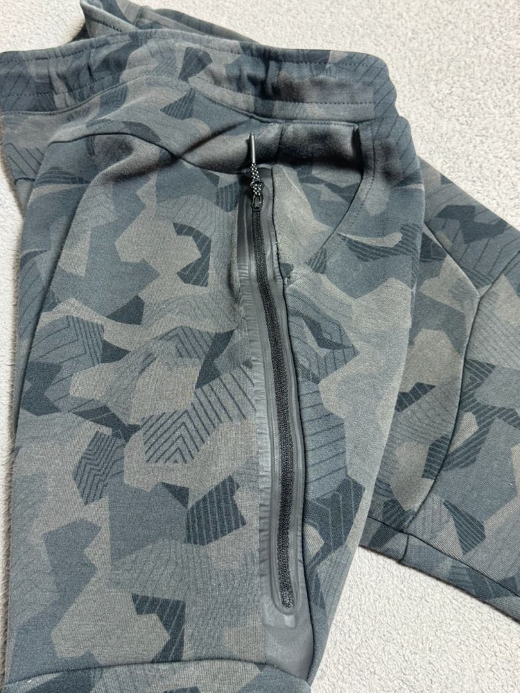 L 나이키 테크팩 블랙 후드집업 / 테크팩 카모플라쥬 팬츠--5