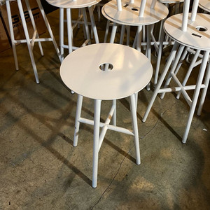 레어로우 철재 바 스툴