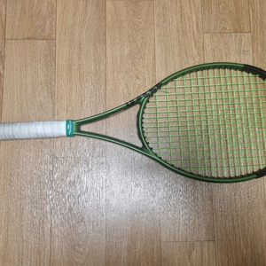 윌슨 블레이드 v8 테니스라켓 이미지