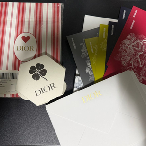 디올 노트 + 엽서 + 클로버 씨앗 팝니다.(패션 VIP 기프트)