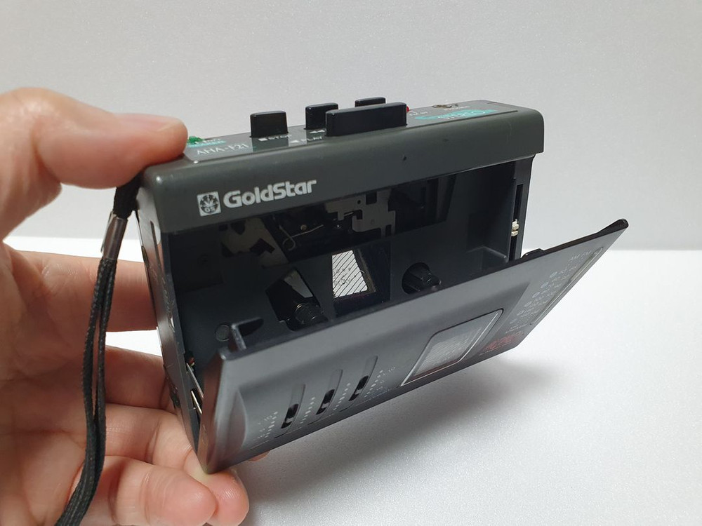 80년대 금성 골드스타 아하 AHHA 미니 카세트 라디오 AHA-F21 기계식 워크맨 소품 부품용 수리 요망 택포 이미지