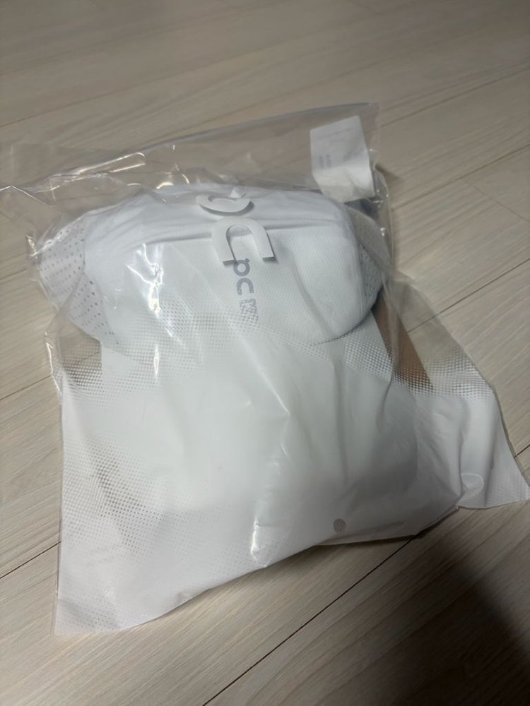 새상품) KITH X ON 온러닝 라이트웨이트 볼캡 모자 화이트 이미지