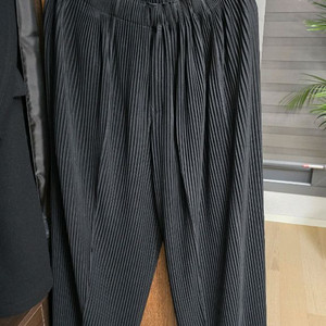 옴므플리세 와이드 블랙 팬츠