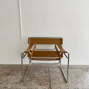 놀 바실리 체어 2개