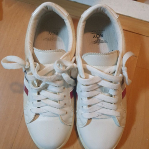 보이런던 화이트 스니커즈 250-255mm