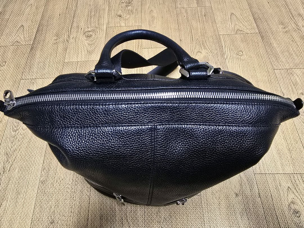 오야니 블랙 가죽 백팩 이미지